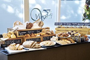 Amrâth Hotel Lapershoek Arenapark restaurant Vivaldi breakfast buffet with rolls and various types of toppings.